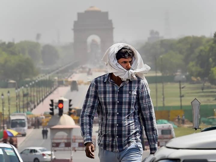 Delhi Weather temperature reaches 40 degree Celsius in Delhi in March IMD gave this update regarding rain Delhi Weather Update: दिल्ली में मार्च महीने में रिकॉर्ड तोड़ गर्मी, बारिश को लेकर मौसम विभाग ने दिया ये बड़ा अपडेट