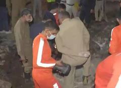 दिल्ली: सीवर में उतरे तीन मजदूर समेत 4 लोगों की मौत, देर रात तक चला रेस्क्यू ऑपरेशन