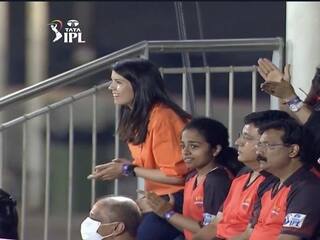 RR vs SRH: पूरे मैच में छाई रहीं काव्या मारन, फैंस भी पोस्टर लेकर पहुंचे, बटलर आउट हुए तो दिए ऐसे रिएक्शन