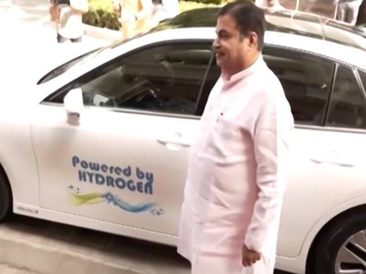 यानंतर राज्यसभेत भारतात वाहनांचं सेफ्टी रेटींग नेमकं कसं आहे, याबाबत ही गडकरी यांनी स्पष्टीकरण दिलं.