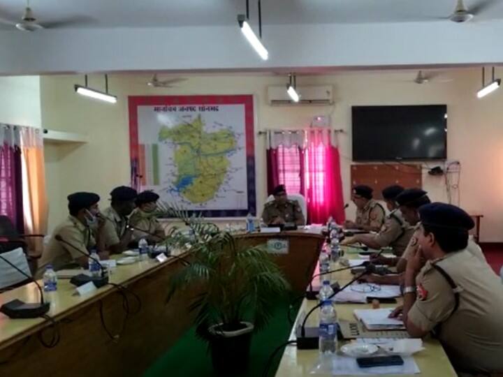 UP News: साइबर क्राइम पर कसेगा शिकंजा, सोनभद्र दौरे पर पहुंचे एडीजी ने अधिकारियों को दिये ये सख्त निर्देश UP Additional Director General of Police Ram Kumar on Sonbhadra tour cyber help desk at every ps ANN UP News: साइबर क्राइम पर कसेगा शिकंजा, सोनभद्र दौरे पर पहुंचे एडीजी ने अधिकारियों को दिये ये सख्त निर्देश