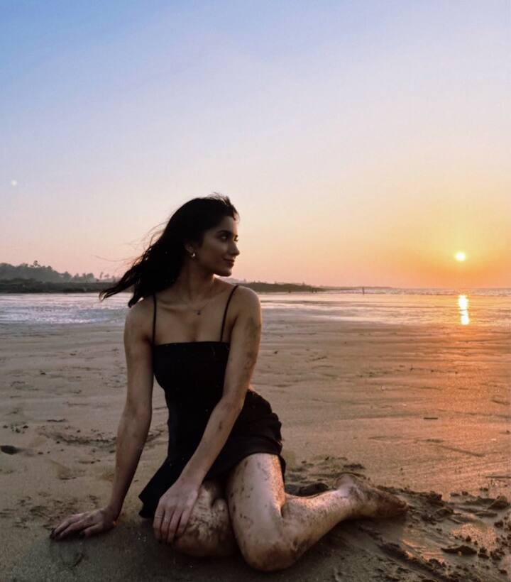 రుహానీ శర్మ బీచ్ ఫోటోలు -Image credit: Ruhani Sharma/Instagram