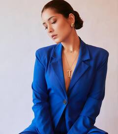 நடிகை ராஷி கன்னாவின் ரீசண்ட் அசத்தல் க்ளிக்ஸ்..!!