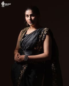 सपना चौधरीची बोल्ड स्टाईल, साडीमधले फोटो झाले व्हायरल!