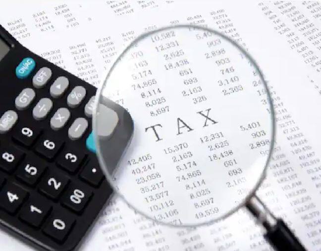 ਇਨਕਮ ਟੈਕਸ ਵਿਭਾਗ ਨੇ ਸਾਰਿਆਂ ਨੂੰ 31 ਮਾਰਚ ਤੋਂ ਪਹਿਲਾਂ ਪੈਨ ਅਤੇ ਆਧਾਰ ਲਿੰਕ ਕਰਨ ਲਈ ਵੀ ਕਿਹਾ ਹੈ। ਜੇਕਰ ਤੁਸੀਂ ਅਜਿਹਾ ਨਹੀਂ ਕਰਦੇ ਤਾਂ ਤੁਹਾਡਾ ਪੈਨ ਕਾਰਡ ਅਵੈਧ ਹੋ ਜਾਵੇਗਾ। ਤੁਹਾਨੂੰ 31 ਮਾਰਚ ਤੋਂ ਬਾਅਦ ਪੈਨ ਨੂੰ ਆਧਾਰ ਨਾਲ ਲਿੰਕ ਕਰਨ ਲਈ ਜੁਰਮਾਨਾ ਭਰਨਾ ਪਵੇਗਾ।