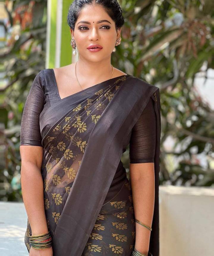 என்ன ஆச பட்டு கொஞ்சும் போது குத்துற