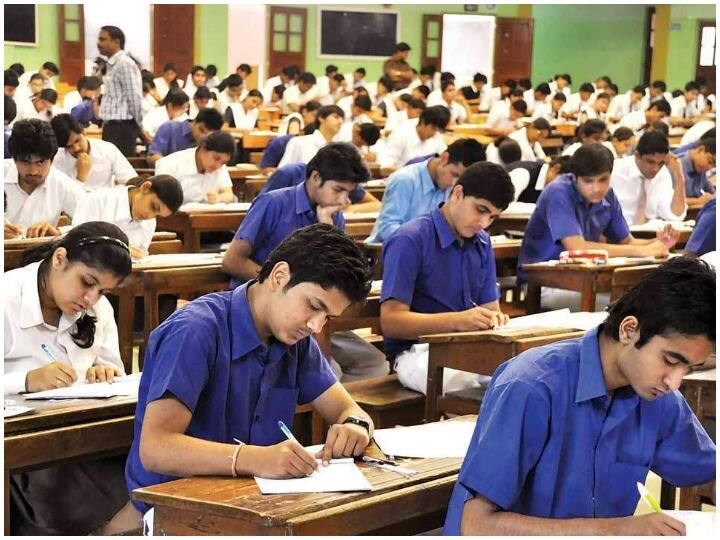 UP Board 12th English paper leak exam will be held on April 13 in 24 districts ANN UP Board Paper Leak: 12वीं अंग्रेजी का पेपर लीक, अब 24 जिलों में इस तारीख को होगी परीक्षा