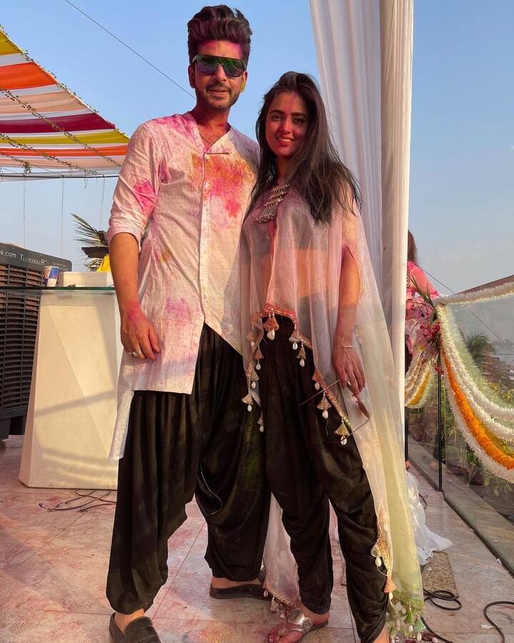 फोटोग्राफर्सच्या या कृतीवर तेजस्वीने कोणतीही प्रतिक्रिया दिलेली नाही, मात्र करणने याला चुकीचे म्हटले आहे.(photo:tejasswiprakash/ig)