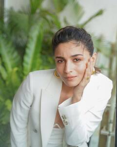 Alia Bhatt Pics: ஆலிய பட்டின் லேட்டஸ்ட் க்ளிக்ஸ்