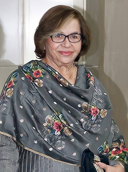 मशहूर एक्ट्रेस हेलेन का पूरा नाम कम ही लोग जानते हैं. एक्ट्रेस का पूरा नाम हेलेन ऐन रिचर्डसन है. बॉलीवुड में आने से पहले उन्होंने अपना नाम छोटा कर लिया था.