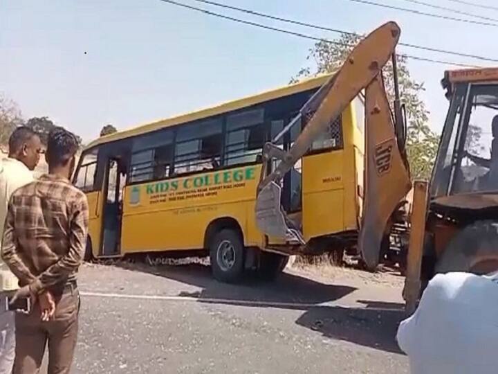 Indore Road Accident: 3 died in collision between Kids College bus and activa in Indore in mp ann Indore Road Accident: इंदौर में बड़ा हादसा, किड्स कॉलेज की बस और एक्टिवा की जोरदार टक्कर में 3 की मौत