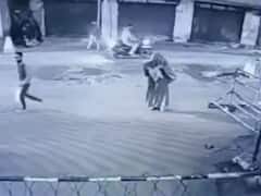 CRPF Camp: షాకింగ్ ! సీఆర్‌పీఎఫ్ క్యాంపుపై పెట్రో బాంబులతో మహిళ దాడి, అప్రమత్తమైన భద్రతా సిబ్బంది