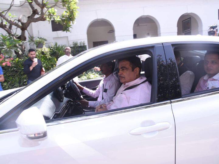 त्यानंतर आज संसदेत जाताना गडकरींनी याच कारने प्रवास केला आहे.