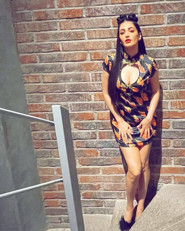 టాలీవుడ్ లో స్టార్ హీరోయిన్ గా గుర్తింపు తెచ్చుకున్న శృతిహాసన్ ఆ తరువాత బాలీవుడ్ కి వెళ్లింది. (Photo Courtesy: Shruti Haasan Instagram)