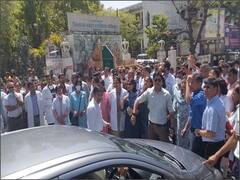 महिला डॉक्टर की आत्महत्या के विरोध में राजस्थान के डॉक्टर कर रहे हड़ताल, दिल्ली में भी प्रदर्शन