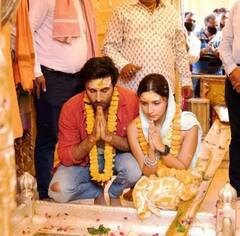 Ranbir Kapoor-Alia Bhatt:  ब्रह्मास्त्र की शूटिंग पूरी कर काशी विश्वनाथ धाम पहुंचे रणबीर-आलिया, अयान मुखर्जी ने भी की पूजा, देखें तस्वीरें
