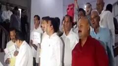 Uttarakhand: सदन के अंदर Congress विधायकों का धरना, प्रदेश सरकार को घेरने की कोशिश