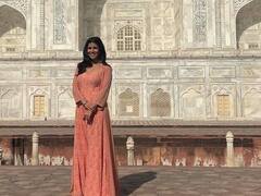 बॉलिवूडची ही प्रसिद्ध अभिनेत्री दिसली ताजमहालासमोर सेल्फी घेताना, पाहा फोटो!