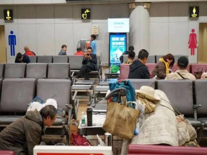 China: வீட்ல இப்படி ஒரு சிக்கல்.. மனைவிக்கு பயம்..!  14 ஆண்டுகளாக ஏர்போர்ட்டில் தங்கிய நபர்.!