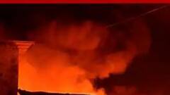 Kolkata :বালিগঞ্জের কাকুলিয়া রোডের ঝুপরিতে আগুন,ঘটনাস্থলে দমকলের ২টি ইঞ্জিন।Bangla News