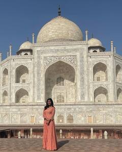 Nimrat Kaur In Tajmahal: ताजमहल के सामने सेल्फी लेती नजर आईं बॉलीवुड की ये फेमस एक्ट्रेस, देखिए तस्वीरें