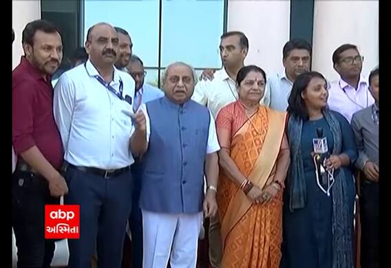 નીતિન પટેલે કહ્યું, 'કોઈ પત્રકાર બાકી ન રહી જાય, એ ભાઈ તમે આવી જાવ...', જુઓ વીડિયો