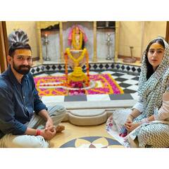 सिर पर दुपट्टा, माथे पर तिलक... भोलेनाथ की भक्ति में लीन दिखीं सारा अली खान, शूटिंग से पहले लिया आशीर्वाद