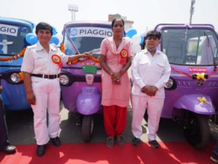 इन ऑटो पर केंद्र सरकार की एक लाख की सब्सिडी से अलग 30 हजार की सब्सिडी भी देगी और दिल्ली सरकार के पोर्टल पर रजिस्ट्रेशन कराने पर इंट्रेस्ट रेट पर भी 5% की छूट होगी. इसके साथ इन ऑटो को चार्ज करने के लिए हर तीन किलोमीटर के दायरे में चार्जिंग स्टेशन होंगे.