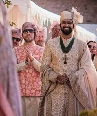 વિક્કી કૌશલ અને કેટરીના કૈફના વેકેશનની આ લેટેસ્ટ તસવીરોને જોઇને કહેવામાં આવી શકે છે કે કપલ પ્રકૃતિની નજીક પોતાનો ક્વૉલિટી ટાઇમ સ્પેન્ડ કરી રહ્યાં છે.