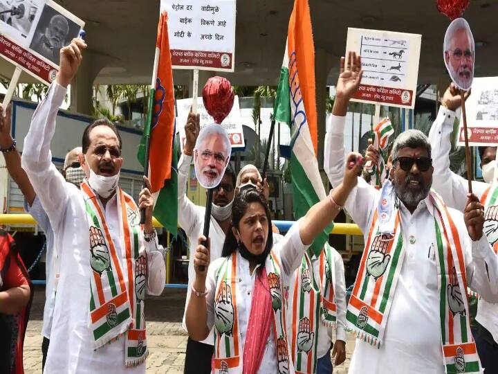 congress MPs protest against petrol and diesel price hike in delhi vijay chowk பெட்ரோல், டீசல் விலை உயர்வை கண்டித்து டெல்லியில் காங்கிரஸ் எம்.பி.க்கள் போராட்டம்..!