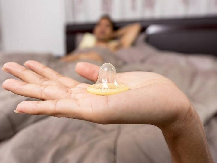 Facts about condoms you must know. History and doubts about it Condom: காண்டம் தெரியும்.. இந்தக்கதையெல்லாம் தெரியுமா? கண்டிப்பா தெரிஞ்சுக்கோங்க!!