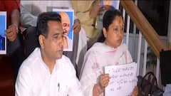 Uttarakhand: बढ़ती महंगाई और बिजली की किल्लत पर सदन में विपक्षी दलों का प्रदर्शन