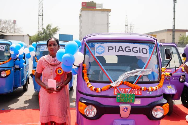 33 प्रतिशत ई-ऑटो महिलाओं के लिए आरक्षित है, जो राजधानी की सड़कों पर वायलेट कलर के ऑटो चलाती हुई नजर आएंगी.