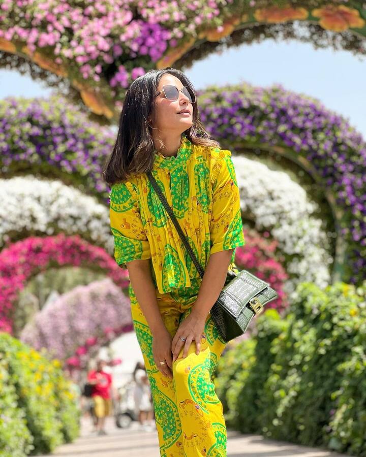 दुबई की हर खुशनुमा जगह पर जाकर हिना खान खूब खुशनुमा तस्वीरें क्लिक करा रही हैं. हाल ही में वह मिरेकल गार्डन पहुंची हैं. जहां की खूबसूरत तस्वीर उन्होंने फैंस के साथ शेयर की हैं.