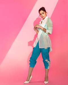 सई ताम्हणकरच्या या ताज्या फोटोशूटने वेधलं फॅन्सचं लक्ष; पाहा फोटो!