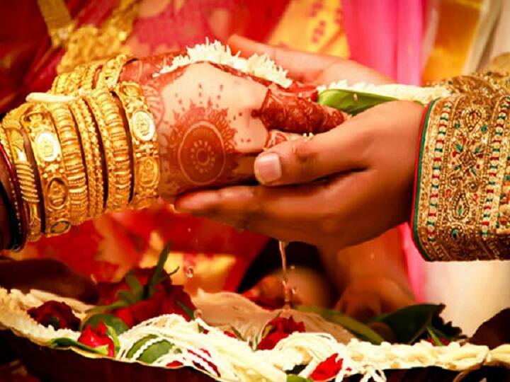 જીવનમાં દરેક કાર્યો સમય પર થવા યોગ્ય છે. જો કે કેટલાક લોકોના જન્માક્ષના ગ્રહોની દશાના કારણે લગ્નમાં વિલંબ થતો હોય છે. આ સમસ્યાને કેટલાક ઉપાયથી દૂર કરી શકાય છે.