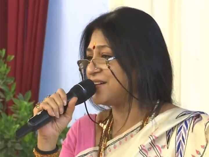 Roopa Ganguly sang song aaj jane ki jid na karo at the farewell ceremony of Rajya Sabha MPs VIDEO: राज्यसभा सांसदों के विदाई समारोह में रूपा गांगुली ने गाया- आज जानें की जिद न करो, कुछ ने गया- कभी अलविदा नहीं कहना