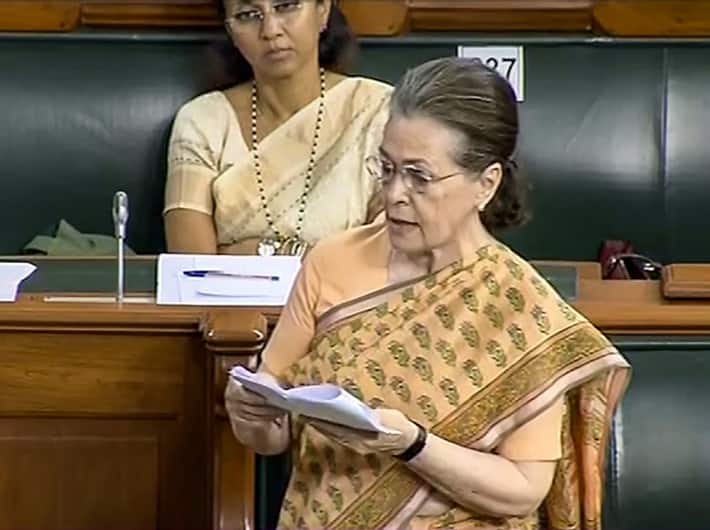 Rural Jobs Scheme MGNREGA: Sonia Gandhi vs Giriraj Singh in Lok Sabha MGNREGA बजट में कटौती को लेकर सोनिया गांधी के सवाल पर क्या कुछ बोली सरकार?