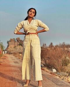 Actress Anupama Parameswaran: அனுபமா பரமேஸ்வரன் ஸ்டைலிஷ்  வைரல் க்ளிக்ஸ்