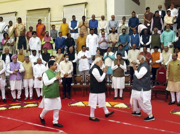 पीएम मोदी ने सेवानिवृत्त हो रहे सांसदों के लिए उच्च सदन में दिए गए अपने विदाई भाषण में कहा कि जो सदस्य सेवानिवृत्त हो रहे हैं, उनके पास अनुभव की बहुत बड़ी पूंजी है और कभी-कभी ज्ञान से ज्यादा अनुभव की ताकत होती है.