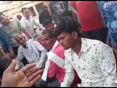 Etah News: दुल्हन देखने आए लड़के को शादी से मना करना पड़ा महंगा, लाठी दिखाकर दी गई ये सजा, जानें पूरा मामला