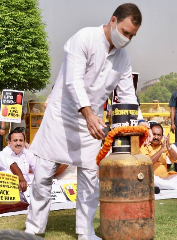 महागाई विरोधात काँग्रेसचं 'महागाई मुक्त भारत' आंदोलन सुरु