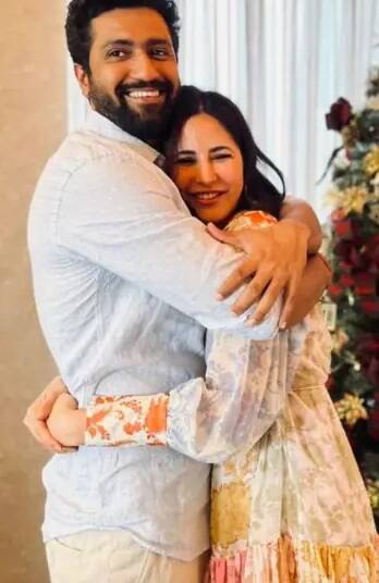 ખાસ વાત છે કે, એક્ટ્રેસ કેટરીના કૈફ અને એક્ટર વિક્કી કૌશલે ગયા વર્ષે ડિસેમ્બરમાં લગ્નના સાત ફેરા ફરી લીધા હતા, બન્ને પતિ પત્ની બન્યા બાદ પહેલીવાર આવા વેકેશનને સાથે એન્જૉય કરી રહ્યાં છે.