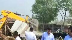 Noida में भी अवैध निर्माण पर चला बुलडोजर, ढाह दी गए ये Building | UP BJP New Government Action