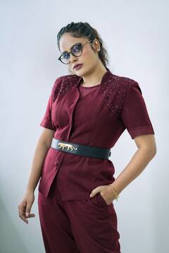 Nandita Swetha pics: கிளாஸ் லுக்கில்  ‘அட்டக்கத்தி’ நந்திதா...!