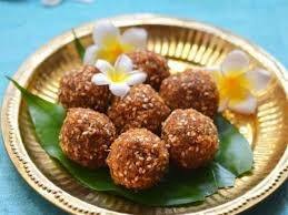 ગુરૂવારના દિવસે ભાખરીનો લાડુ ગાયને ખવડાવો કેમજ કિડયારૂ પૂરો.તેમજ બૃહસ્પતિને પીળા ફુલ અને ચંદન અર્પણ કરીને પૂજા કરો.