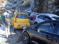 Uttarakhand News: मसूरी के मुख्य चौराहों से अवैध रूप से हो रहा Taxi स्कूटियों का संचालन, जाम से लोगो को हो रही कई परेशानी
