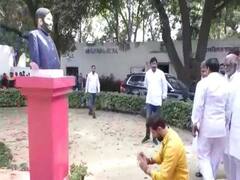 Political News: पिता रामविलास की मूर्ति को प्रणाम कर बंगले से निकले चिराग, मां-बहन के साथ अब नानी के घर में रहेंगे