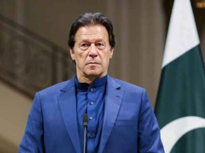 PM Imran Khan didnt offer to resign claims PM's special assistant Political Crisis In Pakistan: पीएम इमरान खान ने इस्तीफे की कोई पेशकश नहीं की, प्रधानमंत्री के विशेष सहायक का दावा