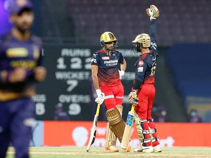 RCB को 129 रन के छोटे से लक्ष्य को हासिल करने में आखिरी ओवर तक जाना पड़ा. टीम को दिनेश कार्तिक (14) और हर्षल पटेल (10) ने 9 गेंदों में 21 रन की साझेदारी कर मैच जिताया.